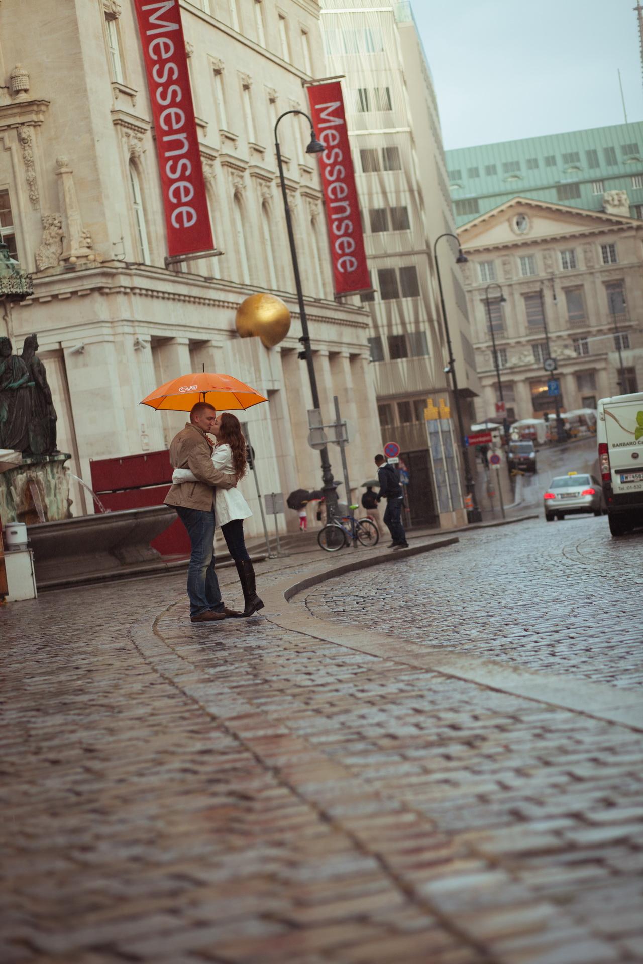 Lovestory Shooting im Regen in Wien mit Fotografin – 8