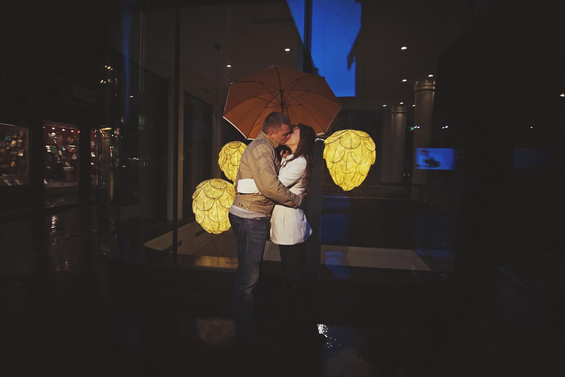 Lovestory Shooting im Regen in Wien mit Fotografin – 17