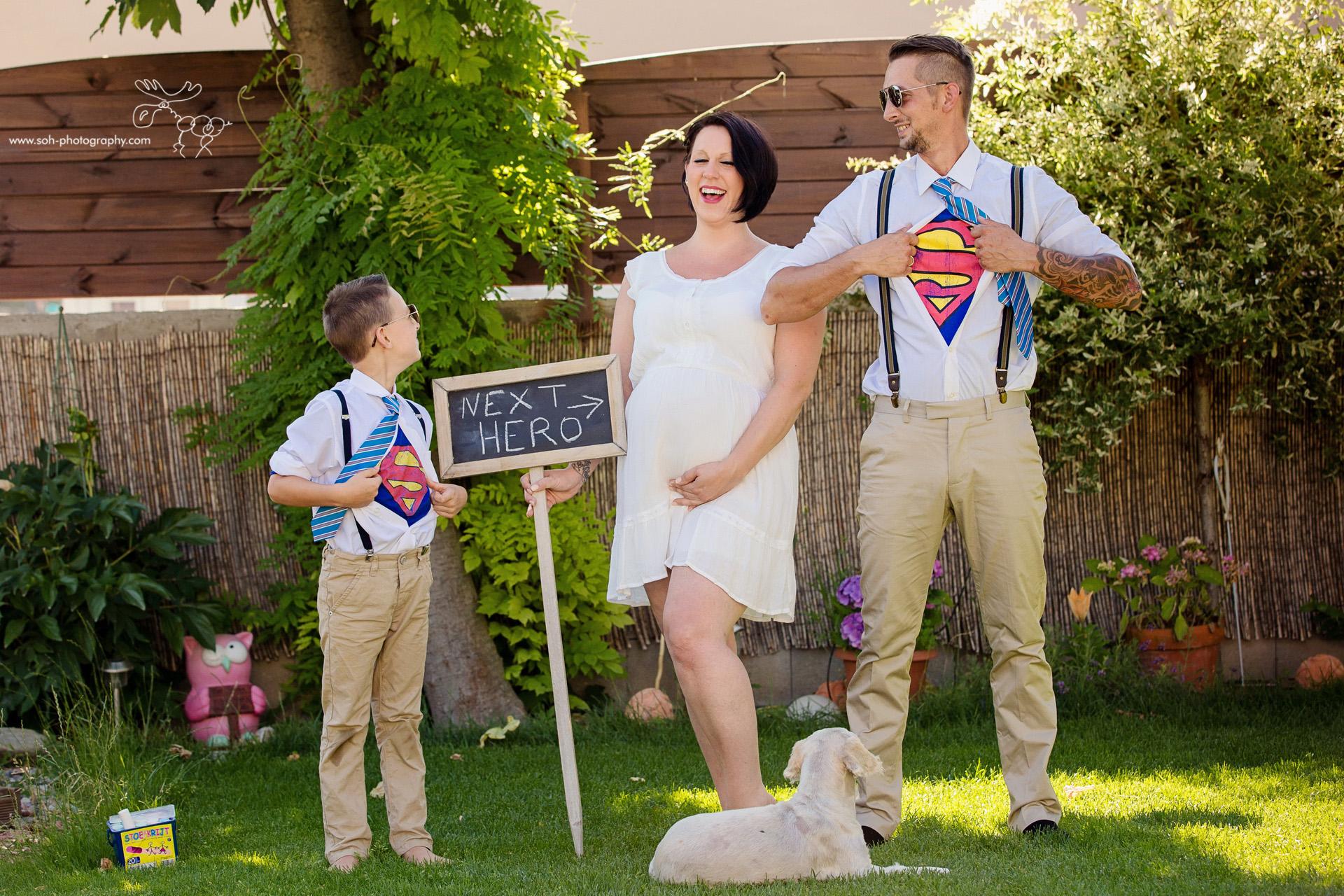 Familien und Babybauch Shooting im Garten