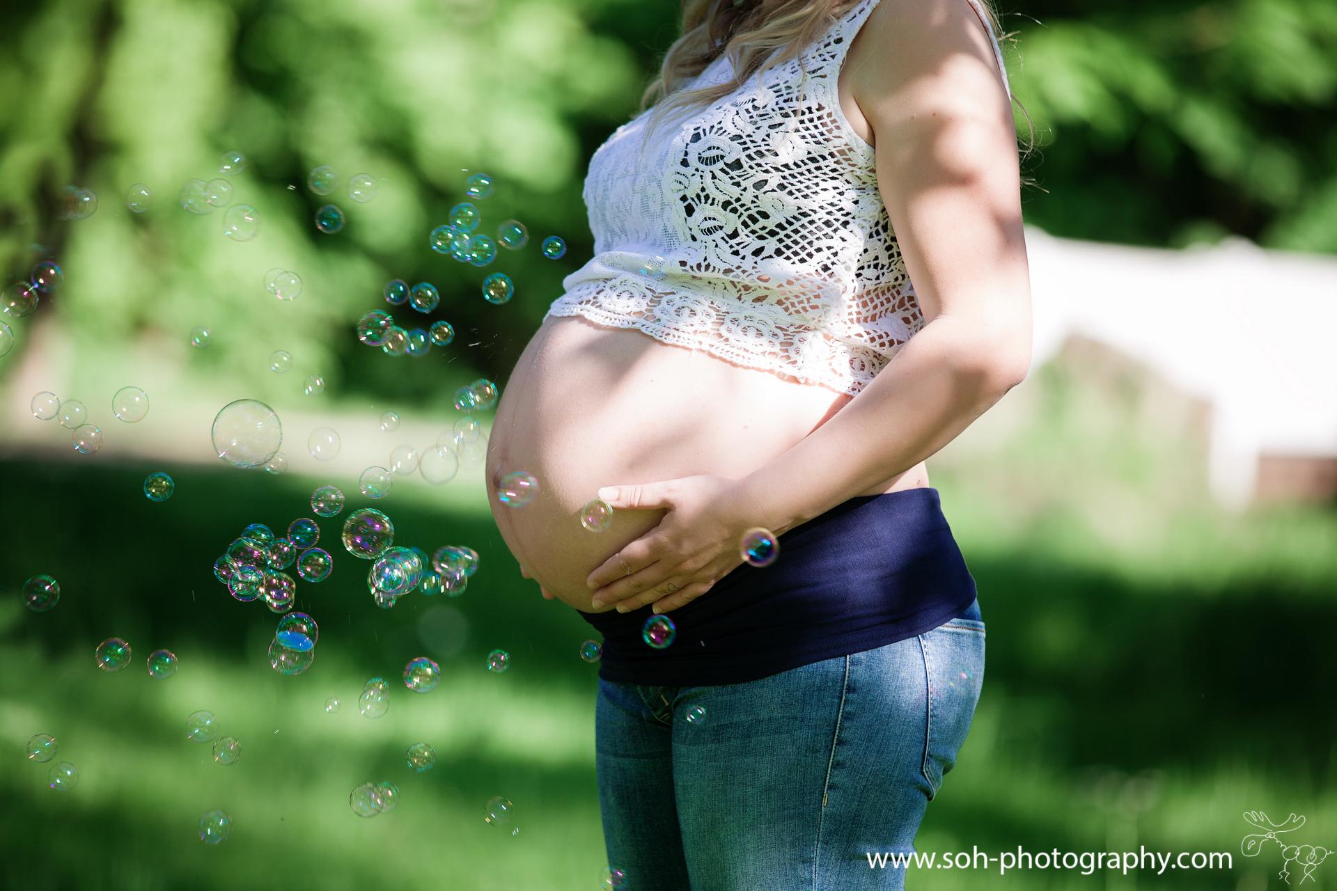 Babybauch Fotoshooting im Harrachpark Bruck an der Leitha Fotografin – 4