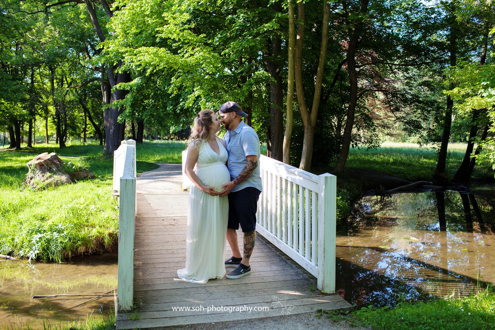 Babybauch Fotoshooting im Harrachpark Bruck an der Leitha Fotografin – 7