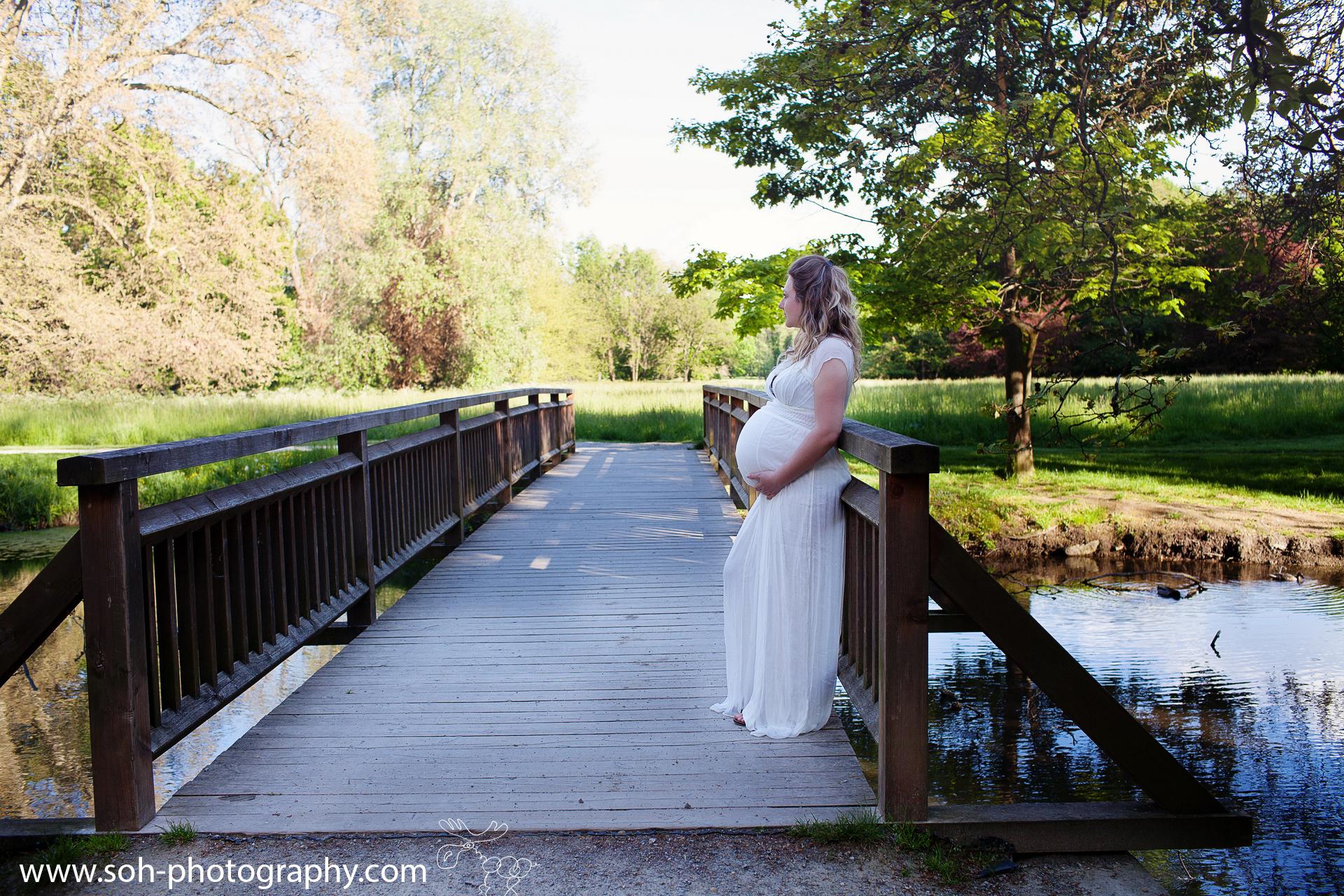 Babybauch Fotoshooting im Harrachpark Bruck an der Leitha Fotografin – 8