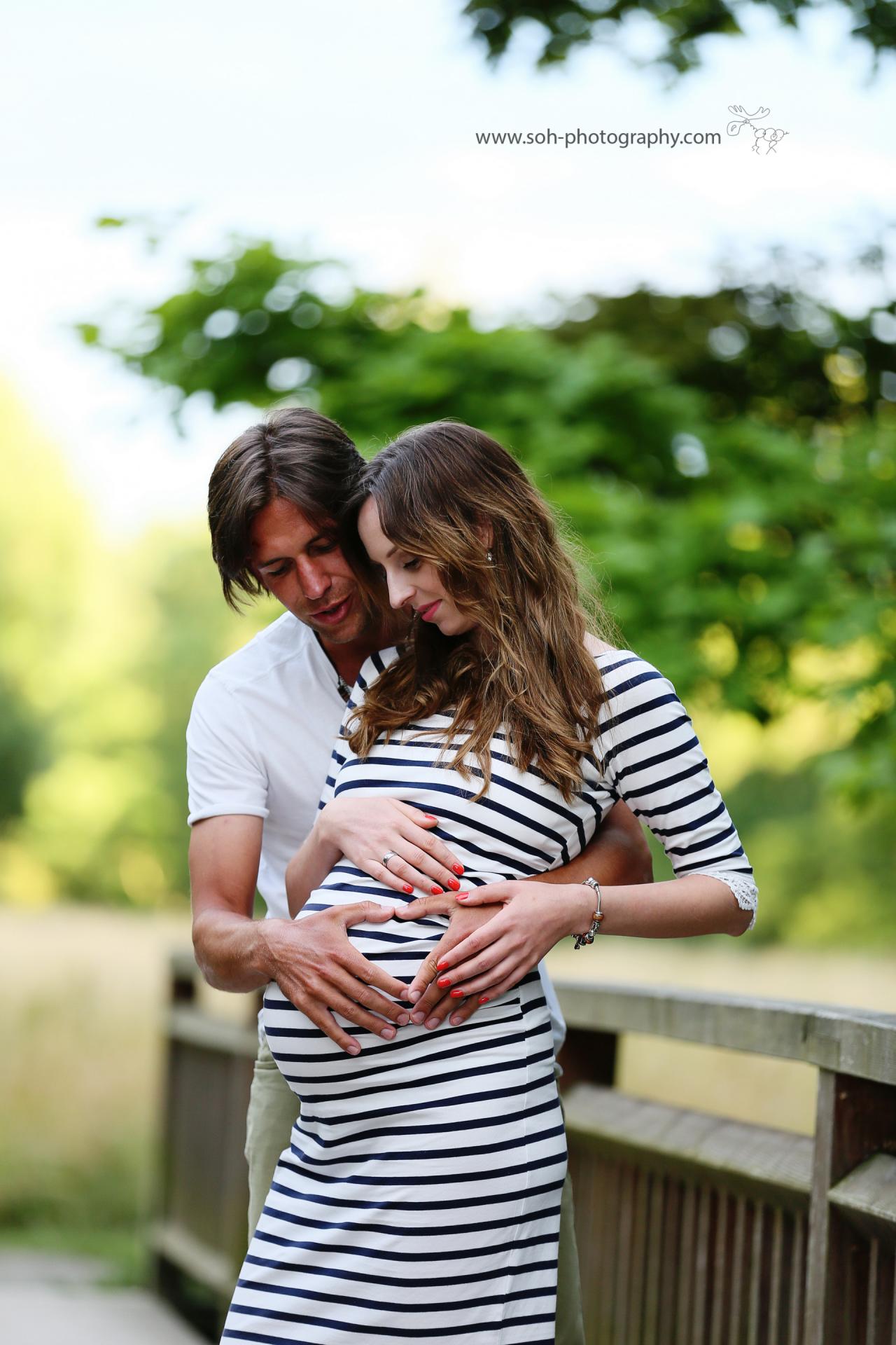 Babybauch Fotoshooting im Harrachpark Bruck an der Leitha – 10