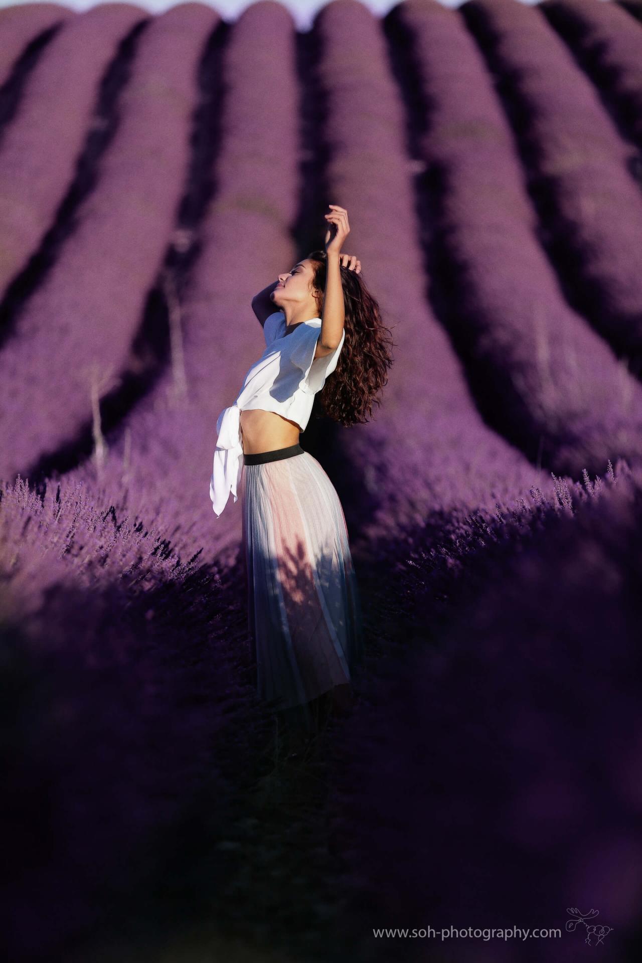 Fashion Fotoshooting in den Lavendelfeldern der Provence – 8