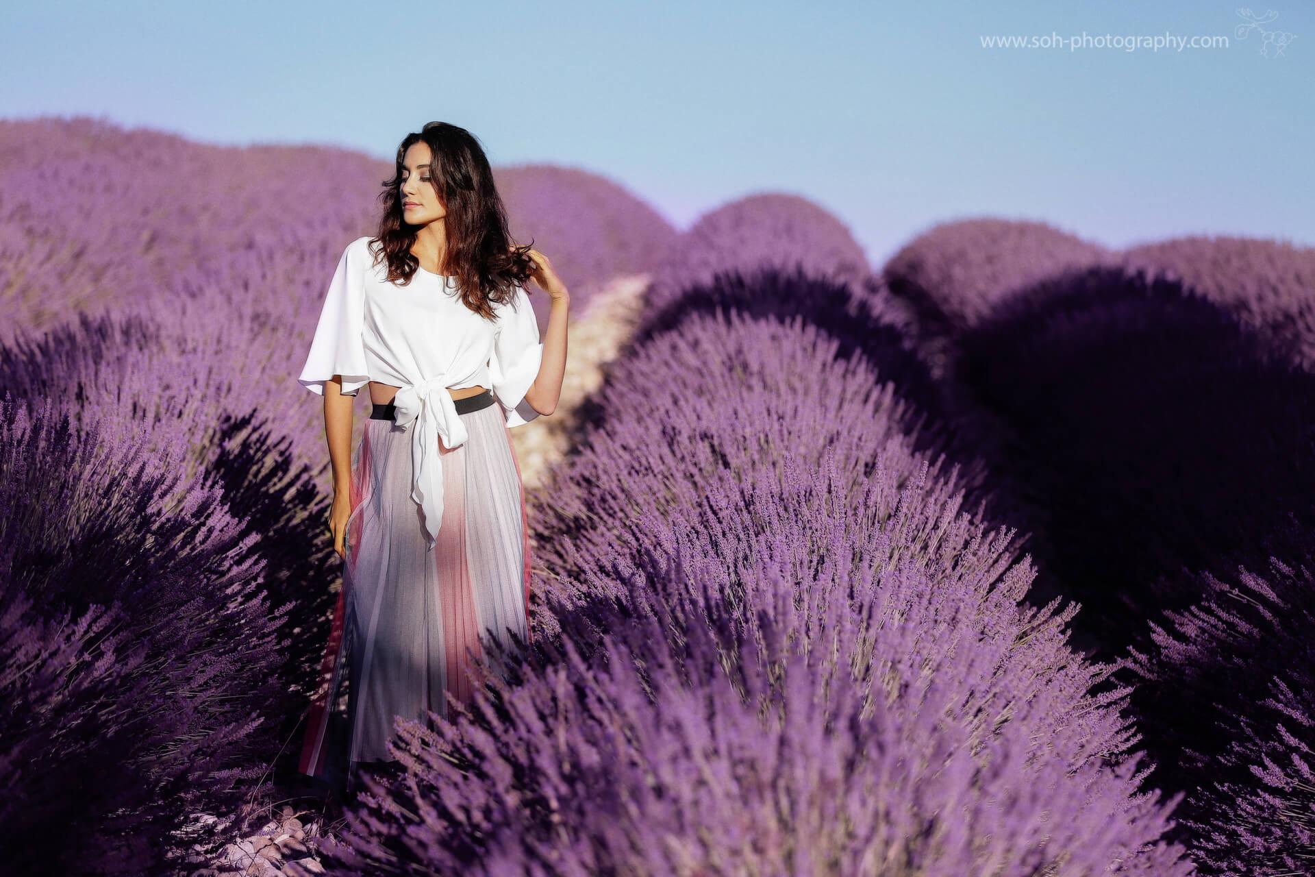 Fashion Fotoshooting in den Lavendelfeldern der Provence – 9
