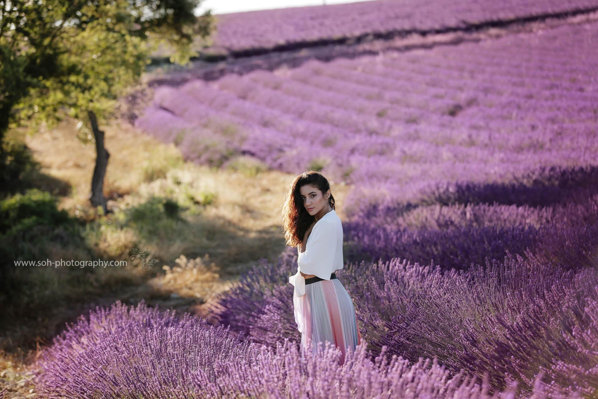 Fashion Fotoshooting in den Lavendelfeldern der Provence – 10