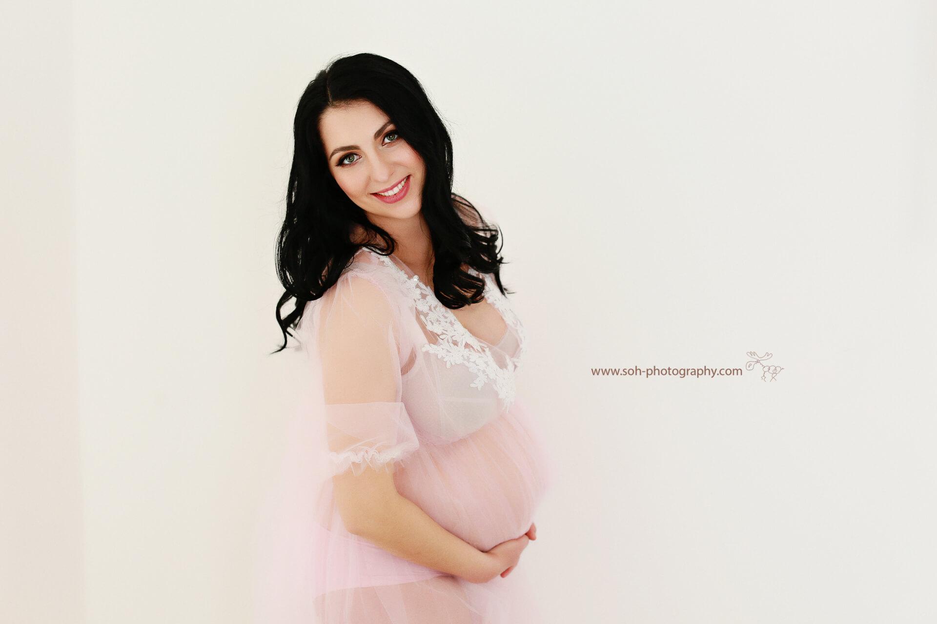 Babybauch Fotoshooting mit Kind Fotografin Bruck an der Leitha Studio – 12