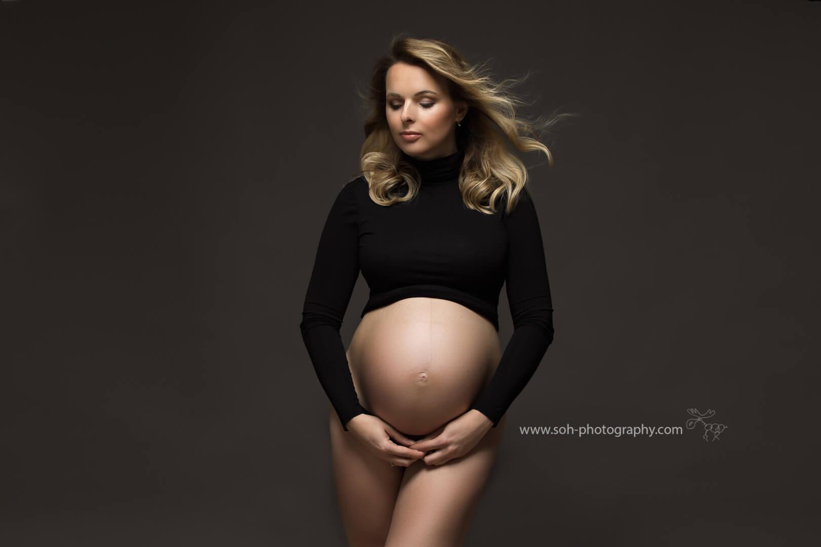 Babybauchshooting im Studio