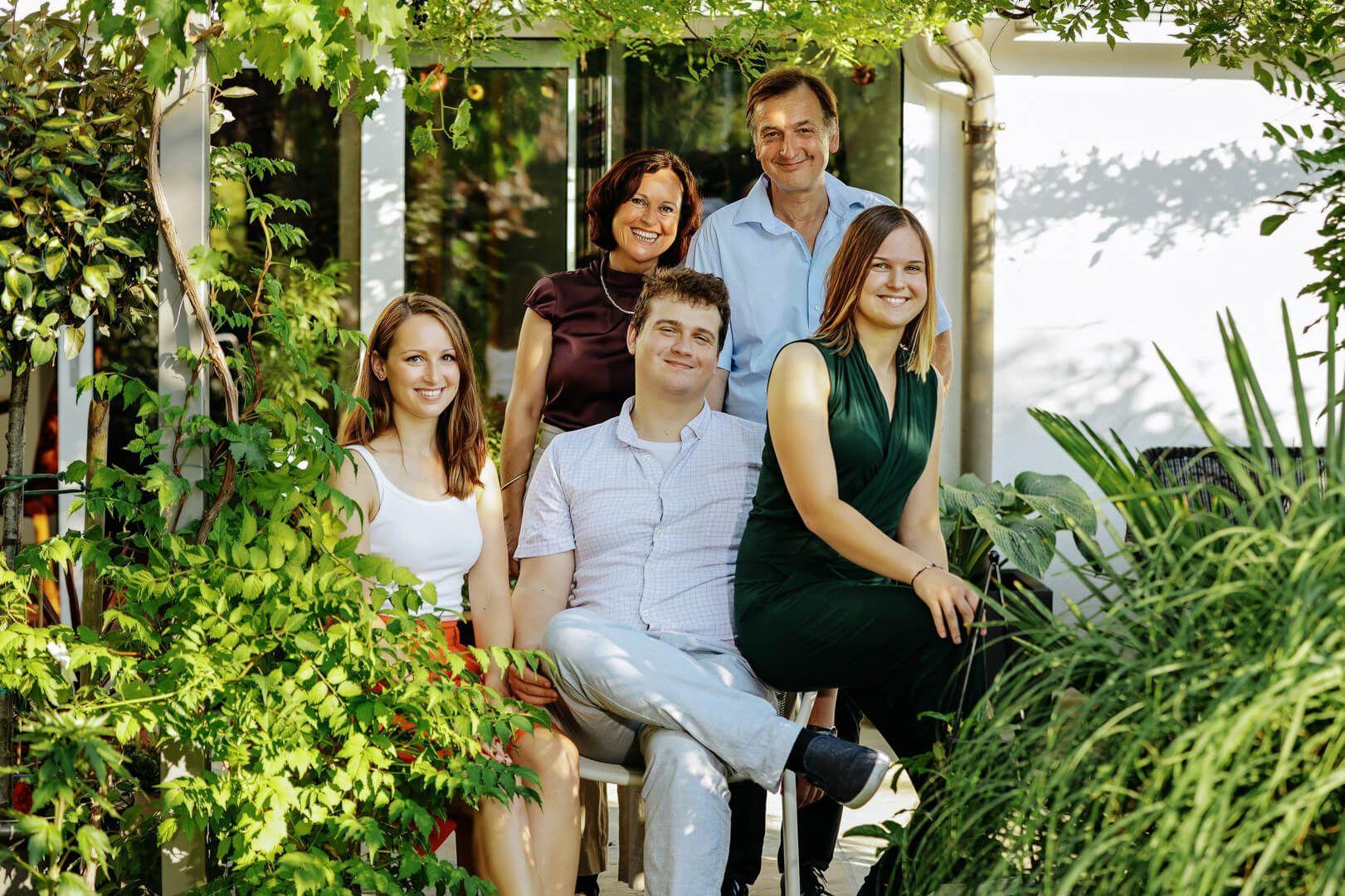 Familien Fotoshooting im Garten im Burgenland Fotografin – 6