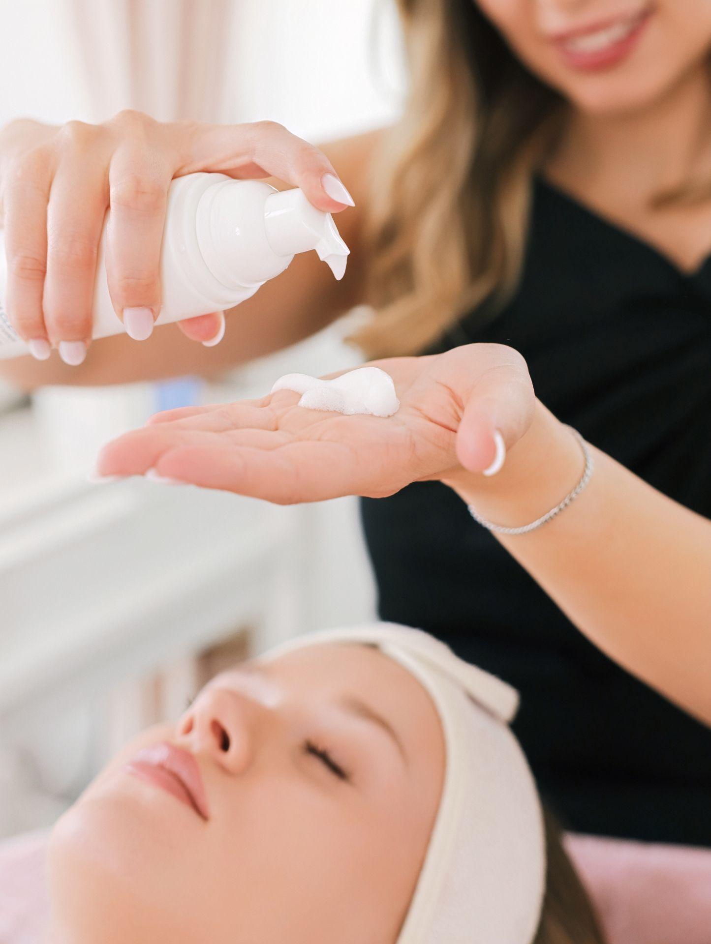 Authentische Brandingfotos für Kosmetikerin im Beauty Studio – 24