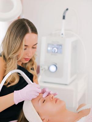Authentische brandingfotos für Kosmetikerin im Beauty Studio